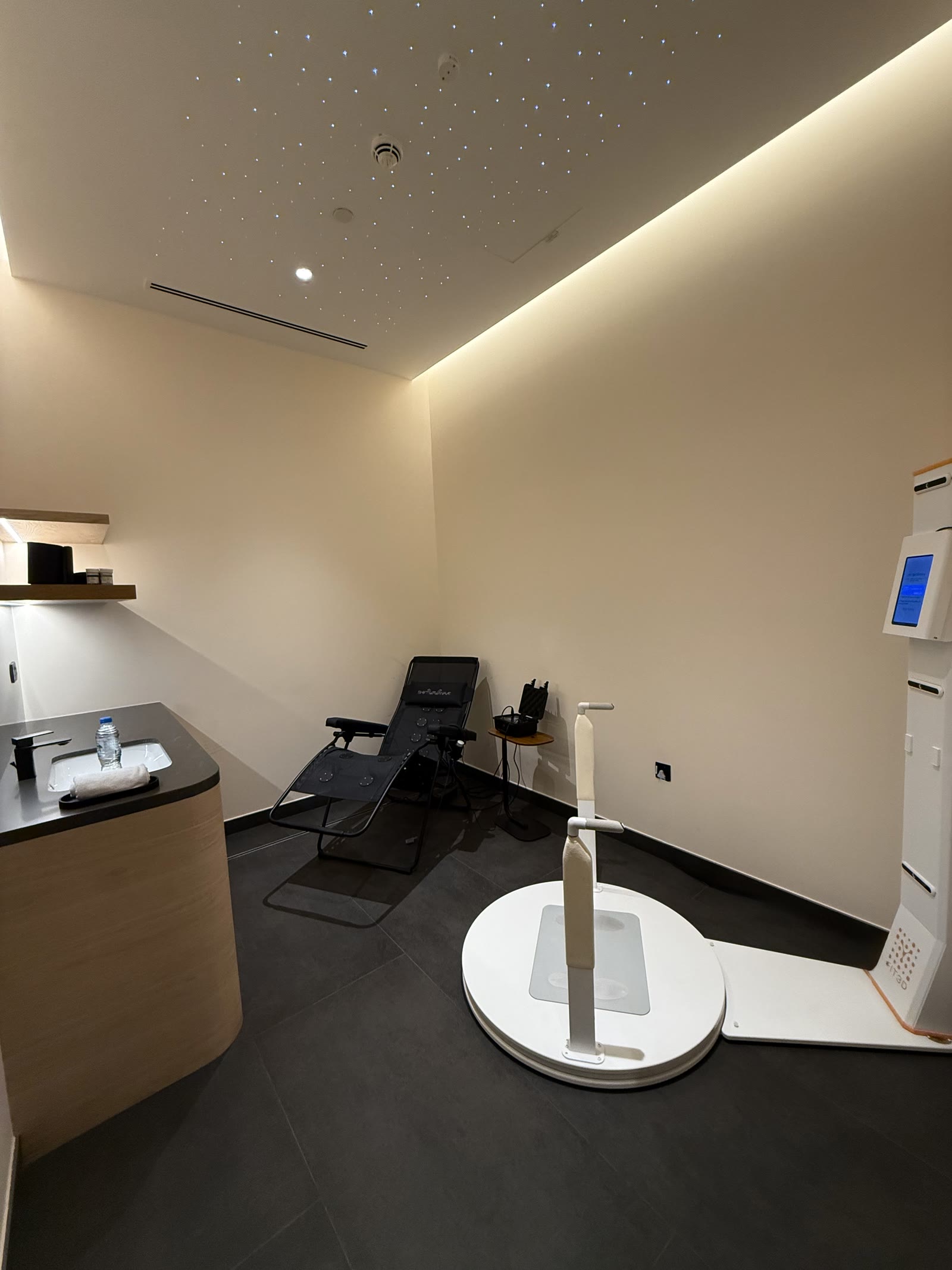 Body composition and metabolic assessment room